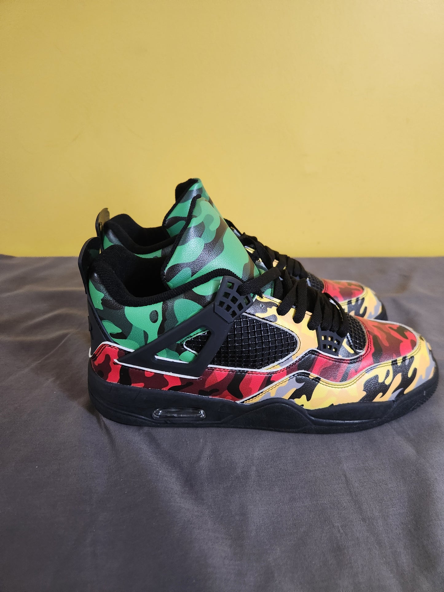 Rasta Shoes - Size 9.5 Mens Camo Basketball Sneakers