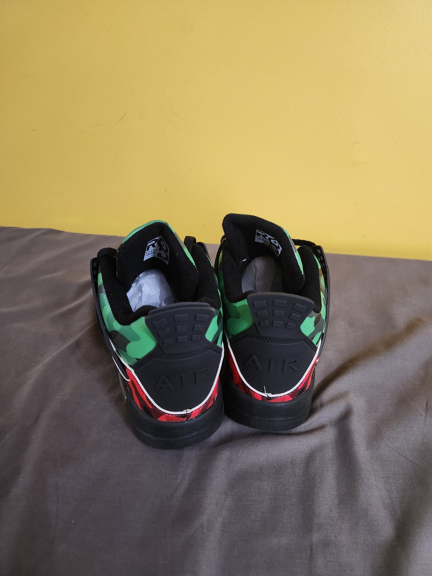 Rasta Shoes - Size 9.5 Mens Camo Basketball Sneakers
